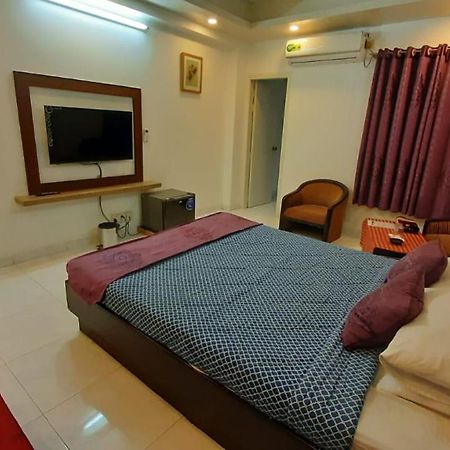 Center Point Apartment ธากา ภายนอก รูปภาพ