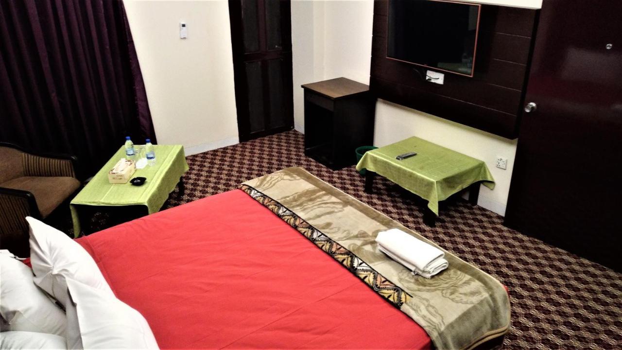 Center Point Apartment ธากา ภายนอก รูปภาพ