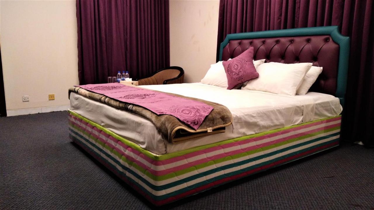 Center Point Apartment ธากา ภายนอก รูปภาพ