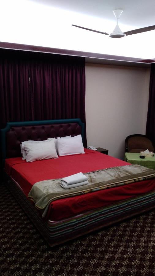 Center Point Apartment ธากา ภายนอก รูปภาพ