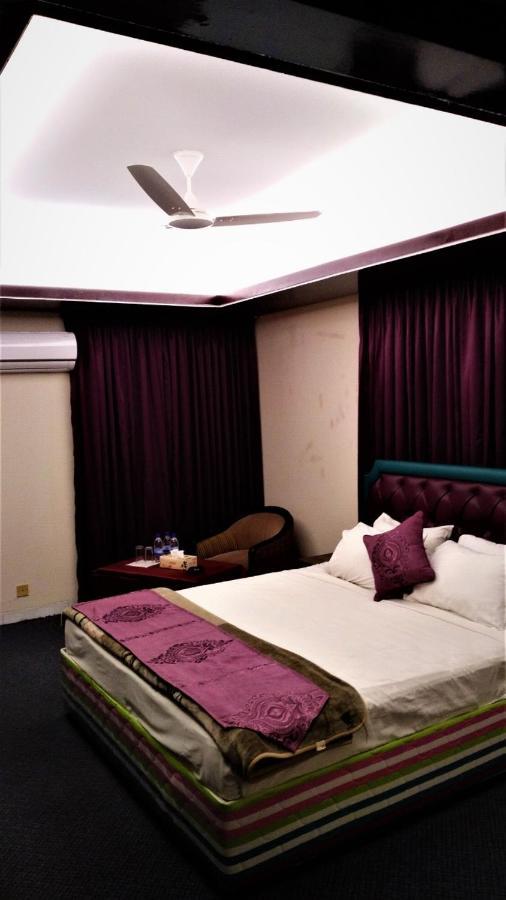 Center Point Apartment ธากา ภายนอก รูปภาพ